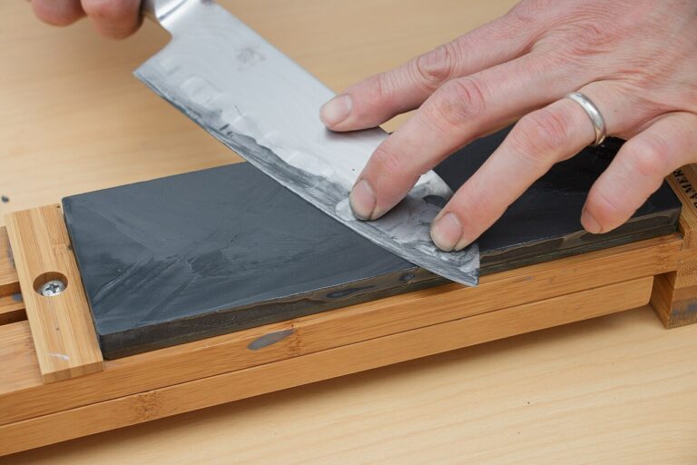 How to Sharpen an EDC Knife at Home: Whetstone Angles, Burr Detection, and Strop Work