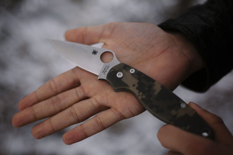 Spyderco Paramilitary 2 Long-Term Verdict: 5 Years of Daily Carry, S30V Patina, and a Compression Lock That Won’t Quit