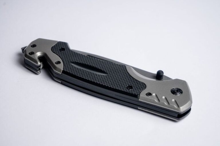 Sub-50 dollar EDC folding knife liner lock mechanism closed