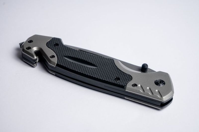 Sub-50 dollar EDC folding knife liner lock mechanism closed