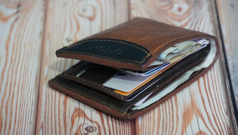 Card holder vs bifold wallet comparison for EDC