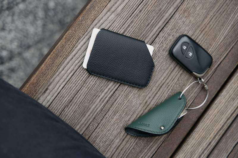 Front pocket EDC wallet carry setup with keychain and slim card holder