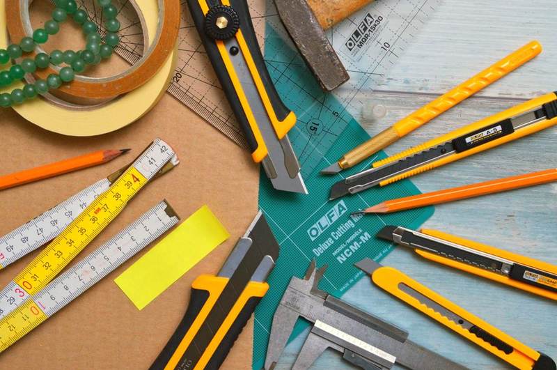 Retractable safety box cutters used for stockroom tasks instead of a pocket knife