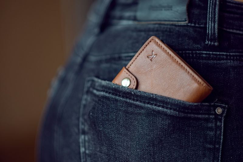 Wallet pocket bulge in jeans front pocket