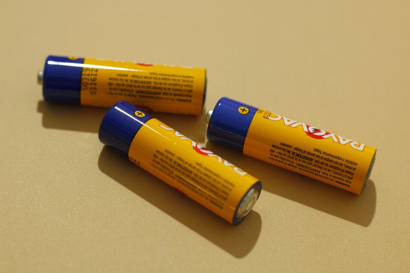 AA batteries for EDC flashlight cold weather performance
